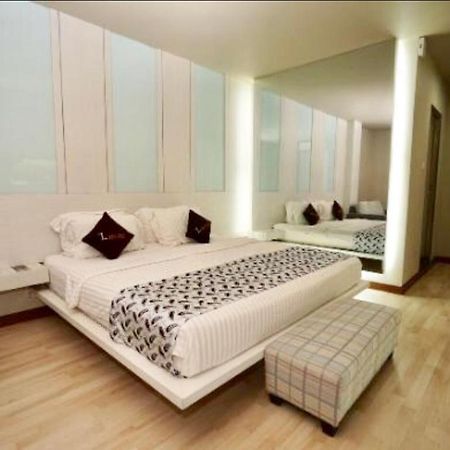 The L Hotel Entertainment Batam Екстериор снимка