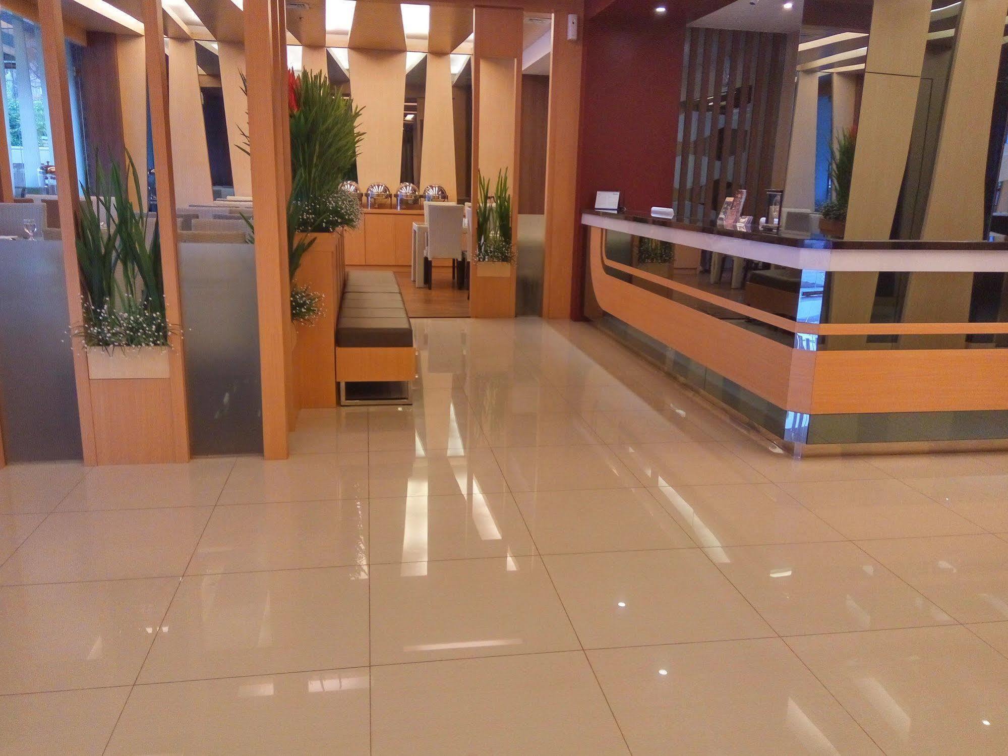 The L Hotel Entertainment Batam Екстериор снимка
