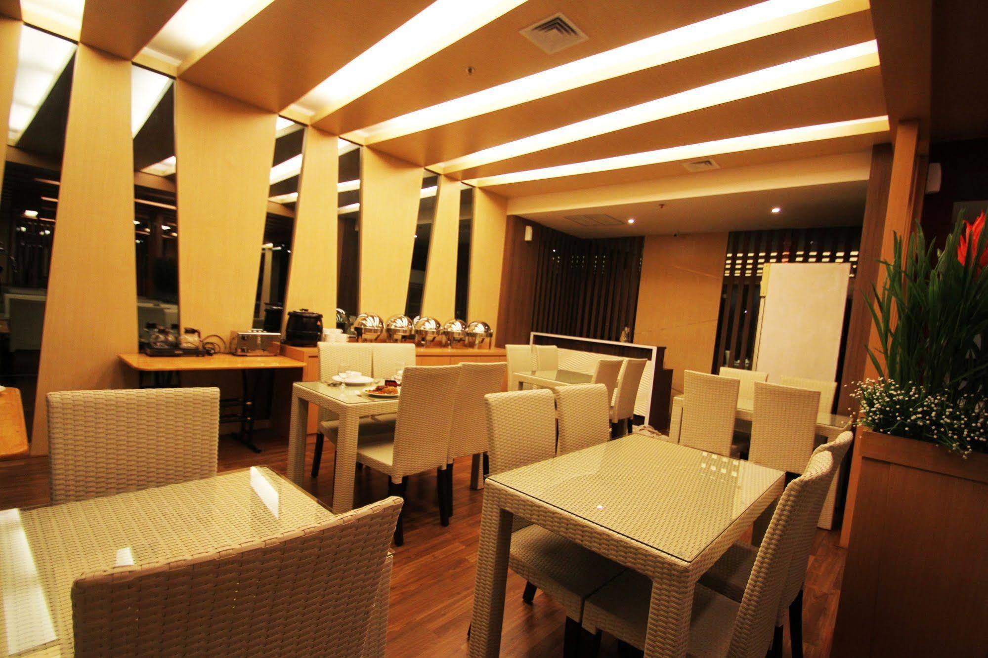 The L Hotel Entertainment Batam Екстериор снимка
