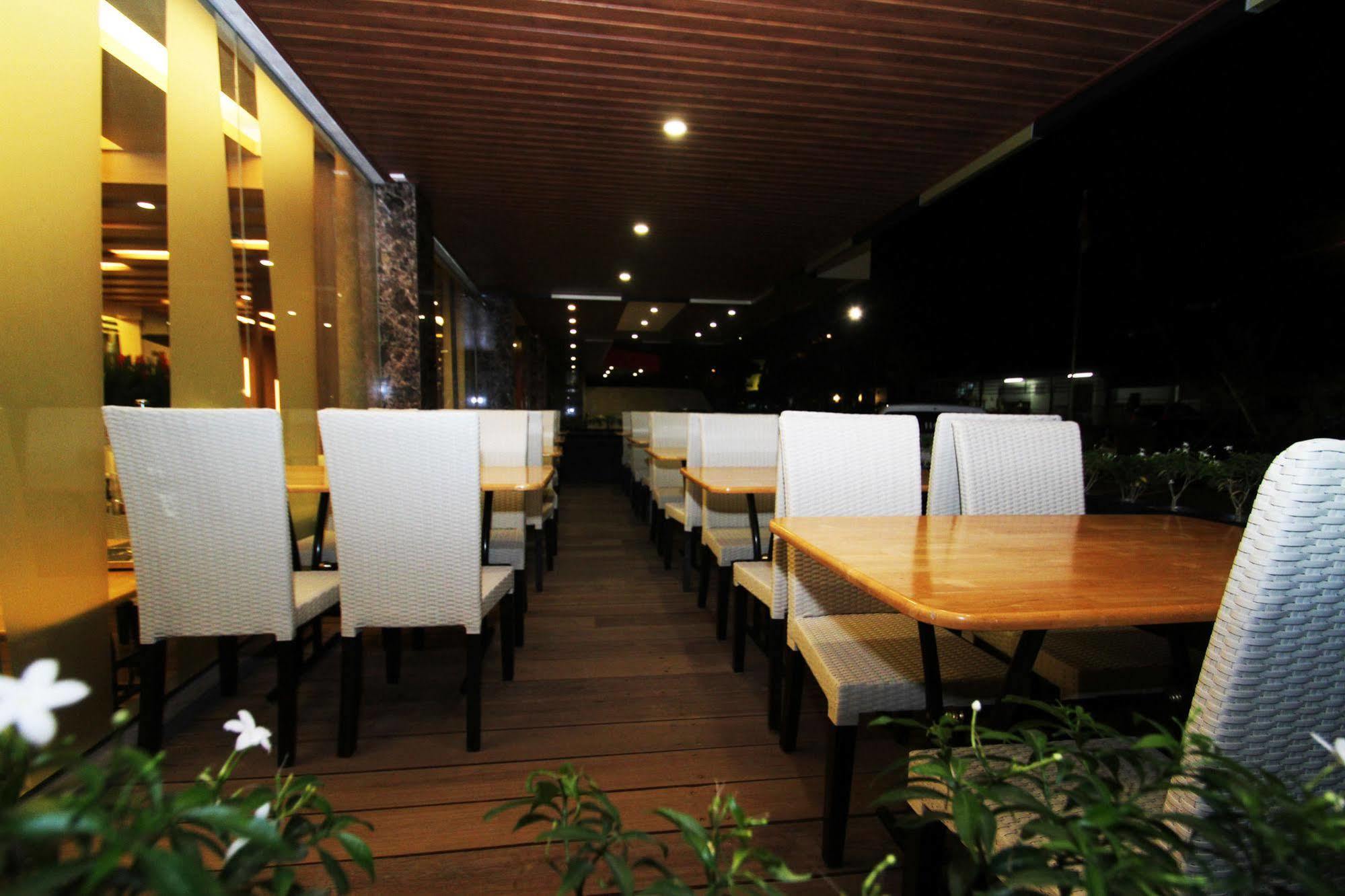 The L Hotel Entertainment Batam Екстериор снимка
