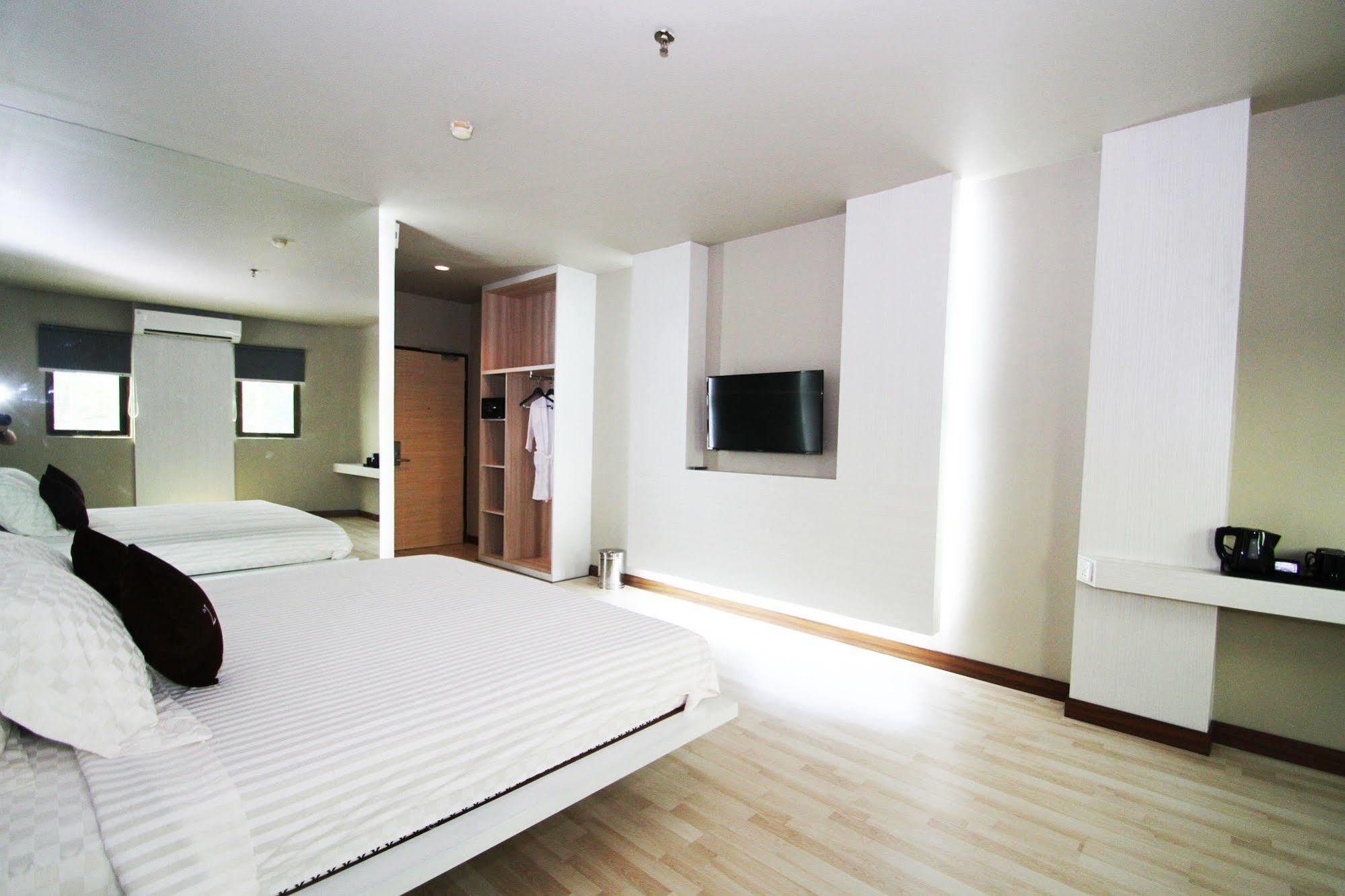 The L Hotel Entertainment Batam Екстериор снимка