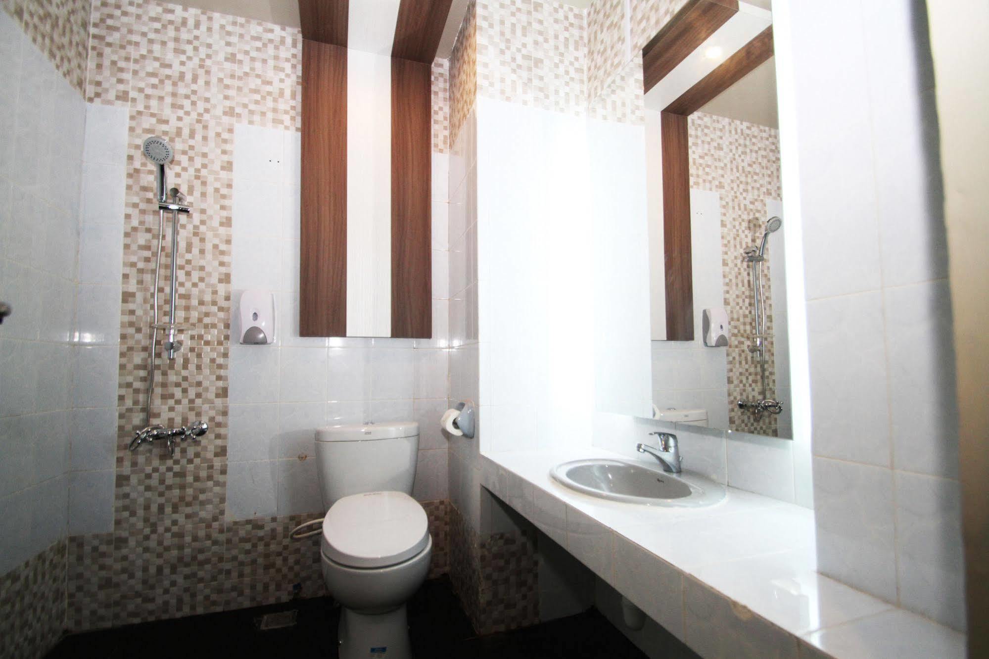 The L Hotel Entertainment Batam Екстериор снимка