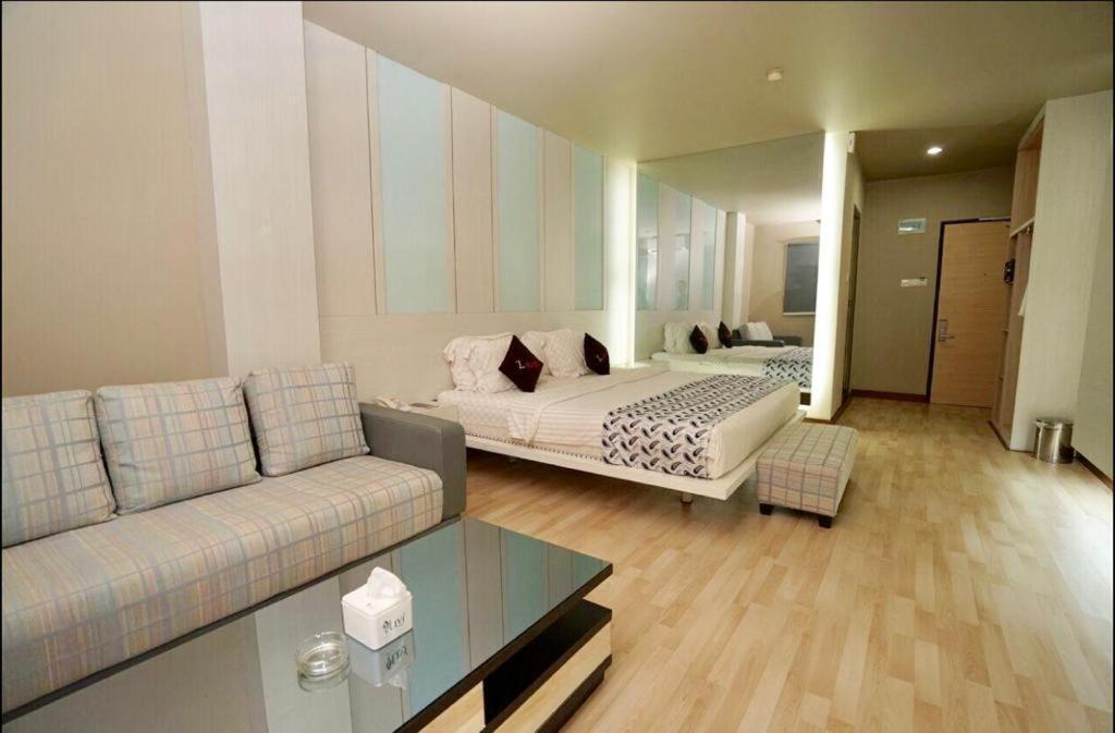 The L Hotel Entertainment Batam Екстериор снимка