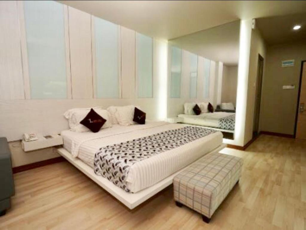 The L Hotel Entertainment Batam Екстериор снимка